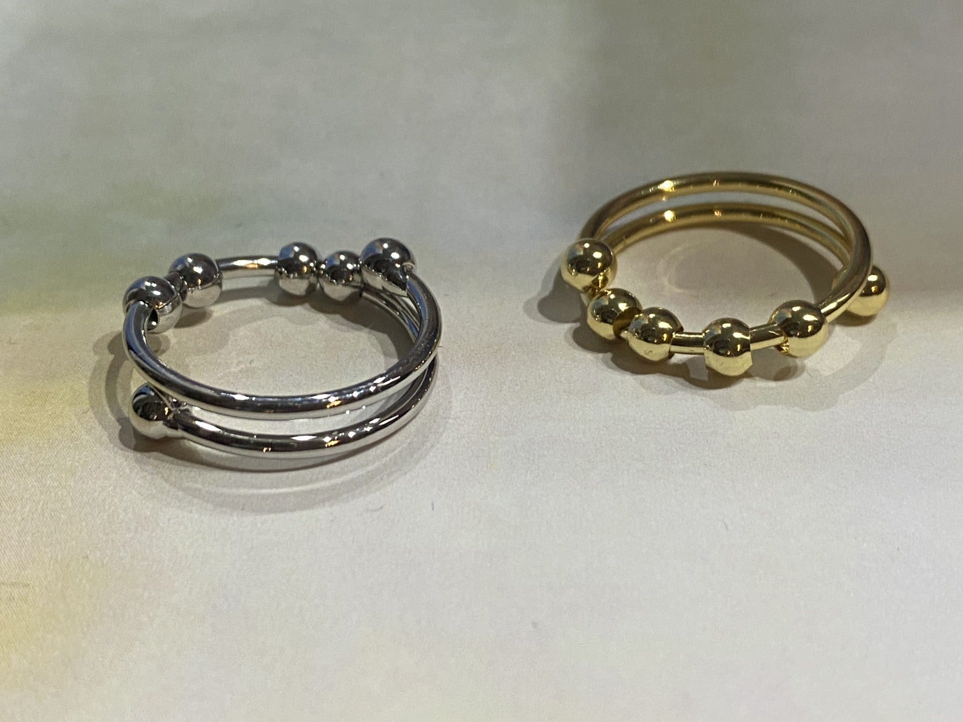 Bague perles mobiles